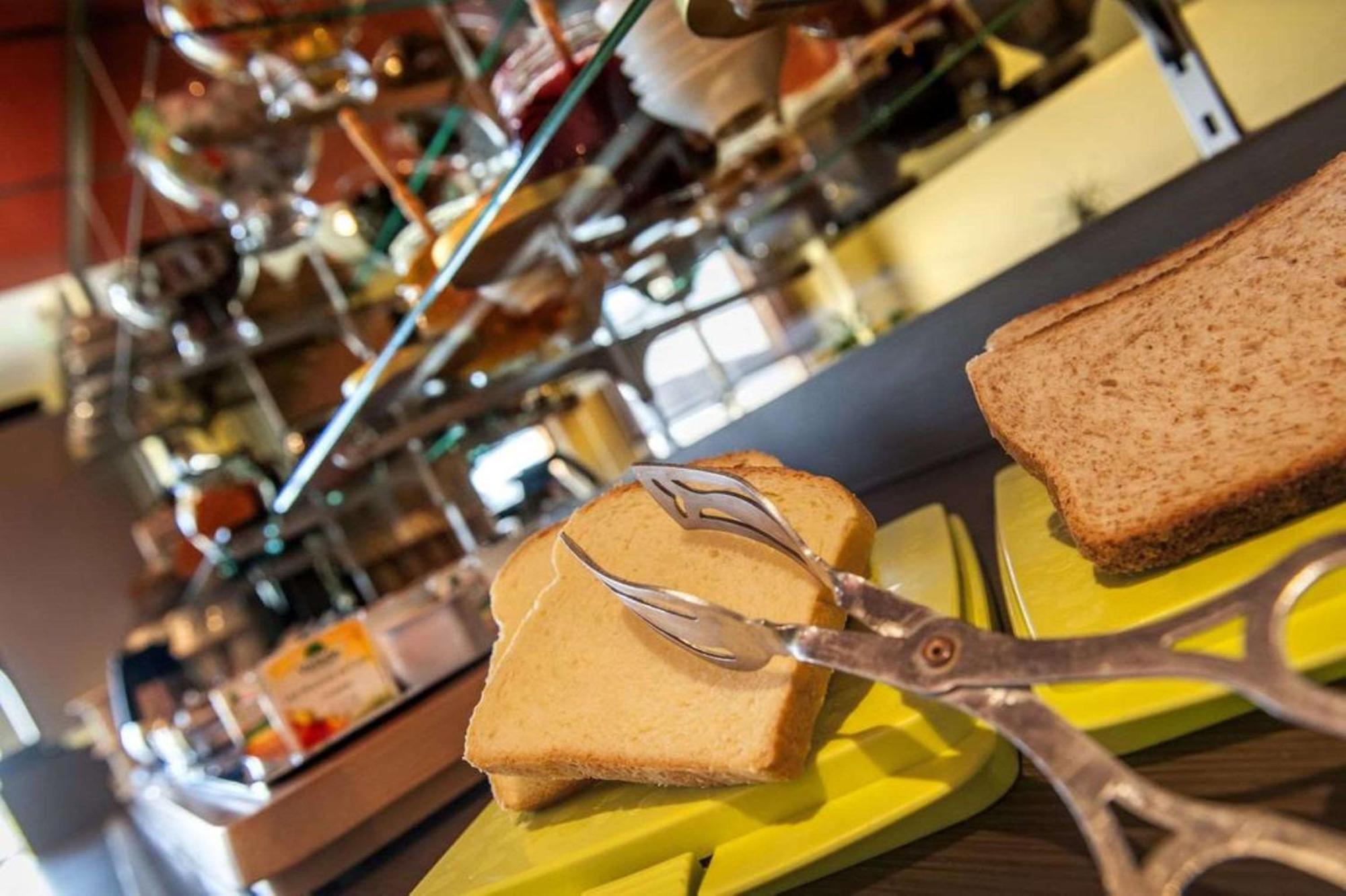 Brit Hotel Confort Montauban Luaran gambar